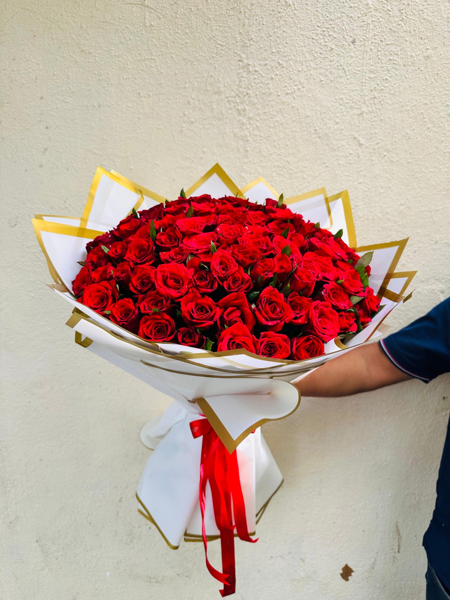 The Red Royale - 150 Roses