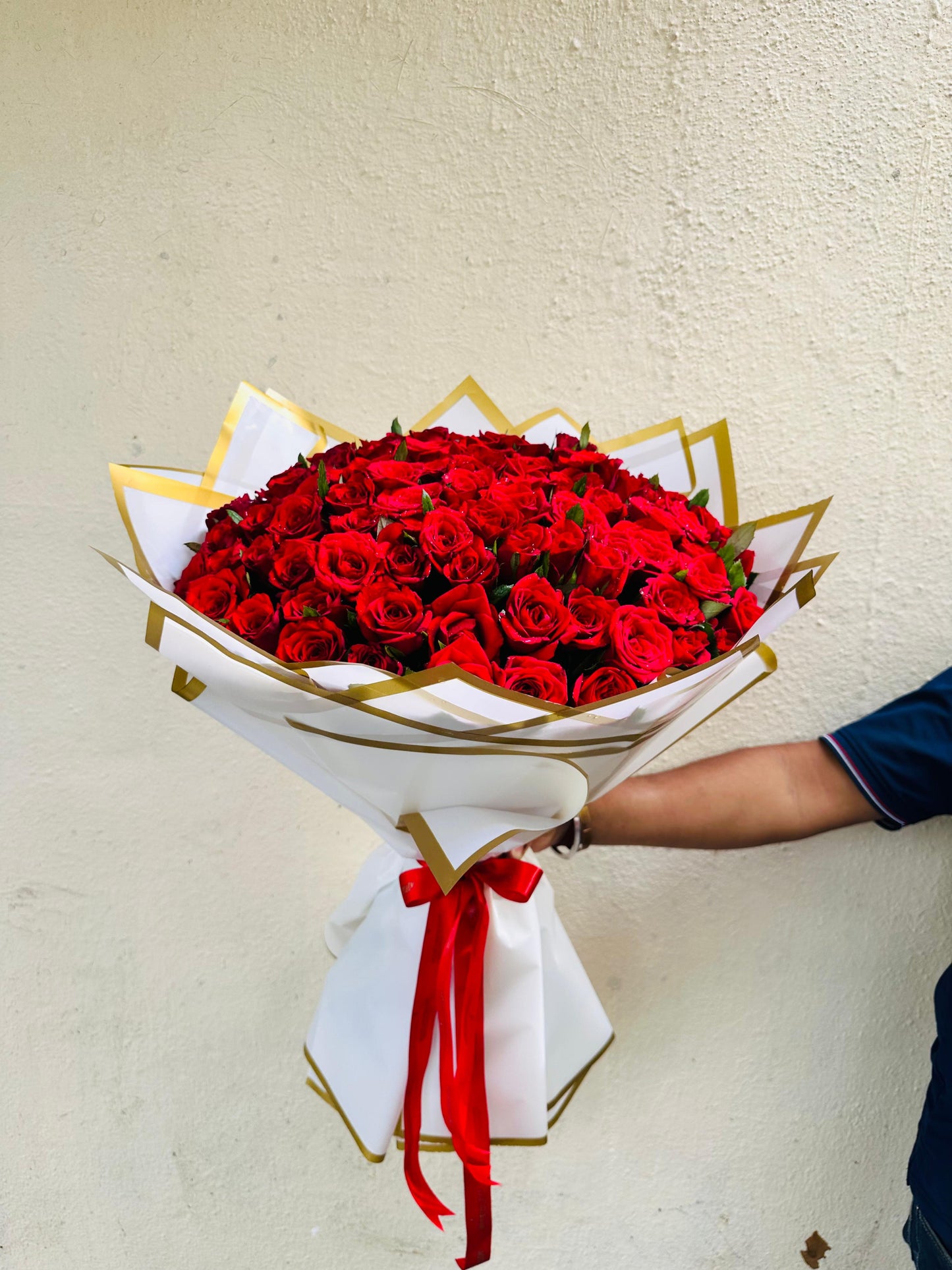The Red Royale - 150 Roses