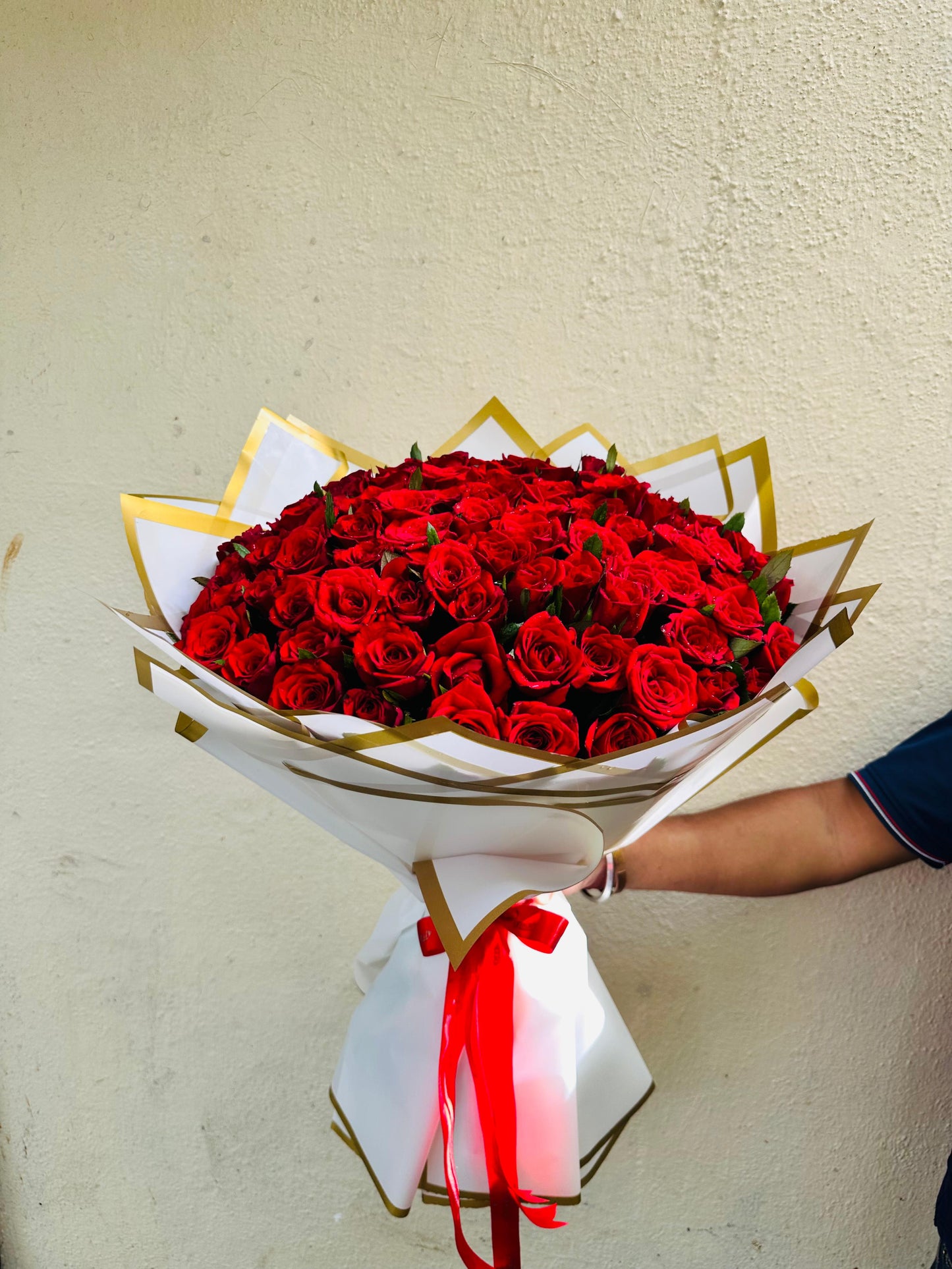 The Red Royale - 150 Roses