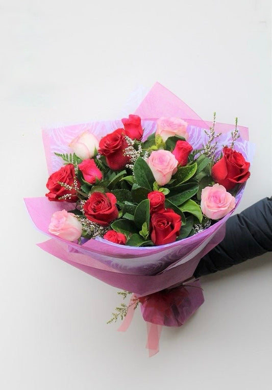 Mix Roses hand bouquet