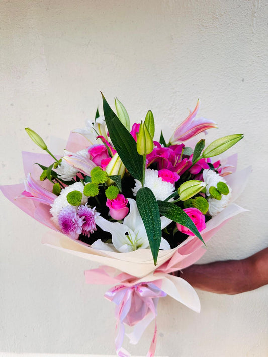 Mix flowers hand bunch by BloomsOnly, Pune's number 1 flower delivery website