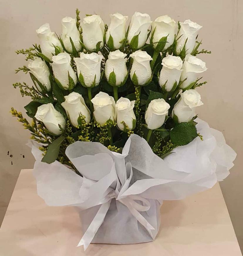 20 White Roses box bouquet