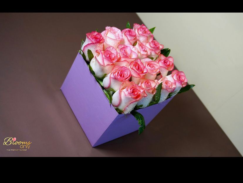 Jumiliya Roses box bouquet