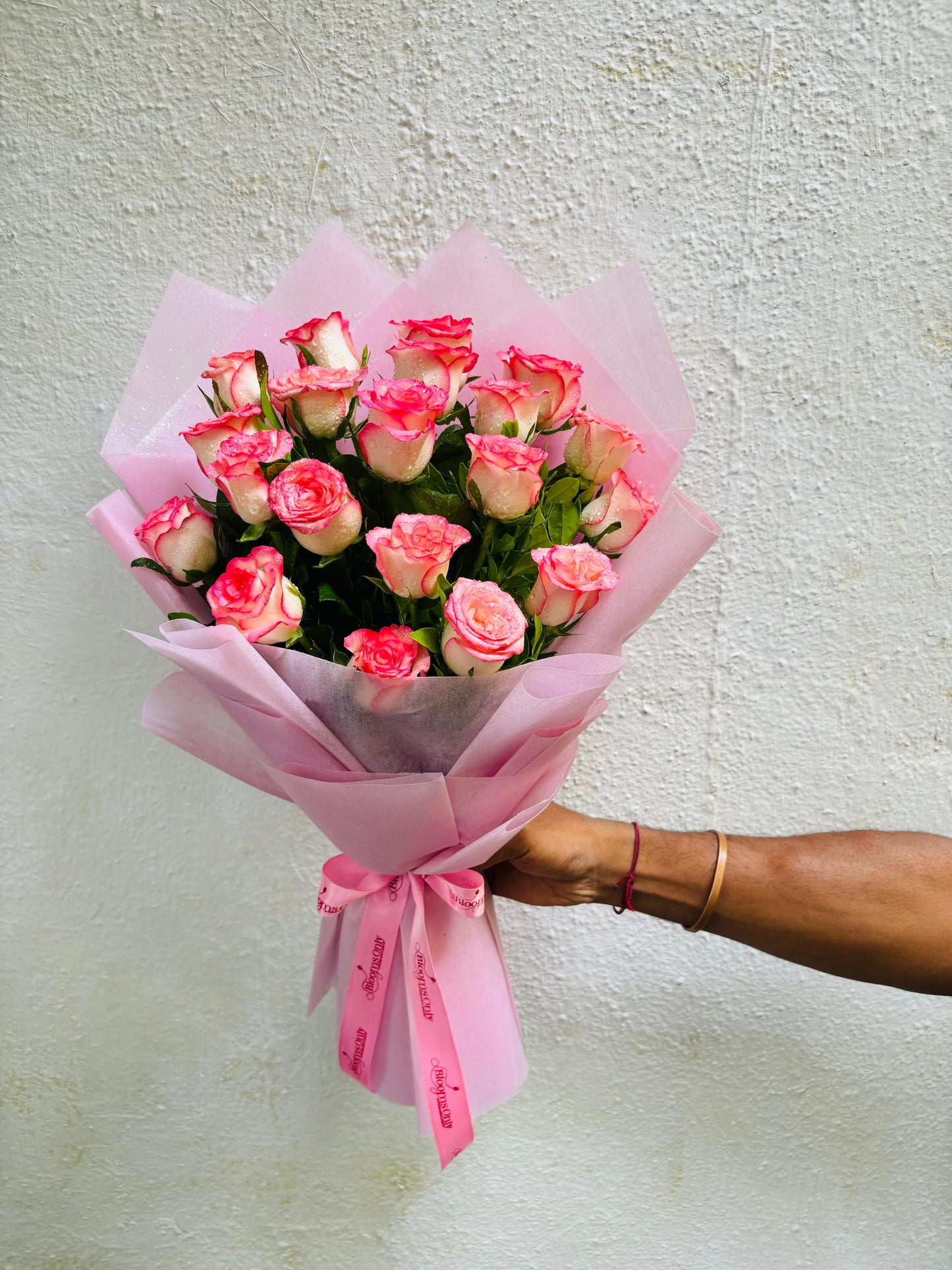 20 Jumilia Roses Hand Bouquet