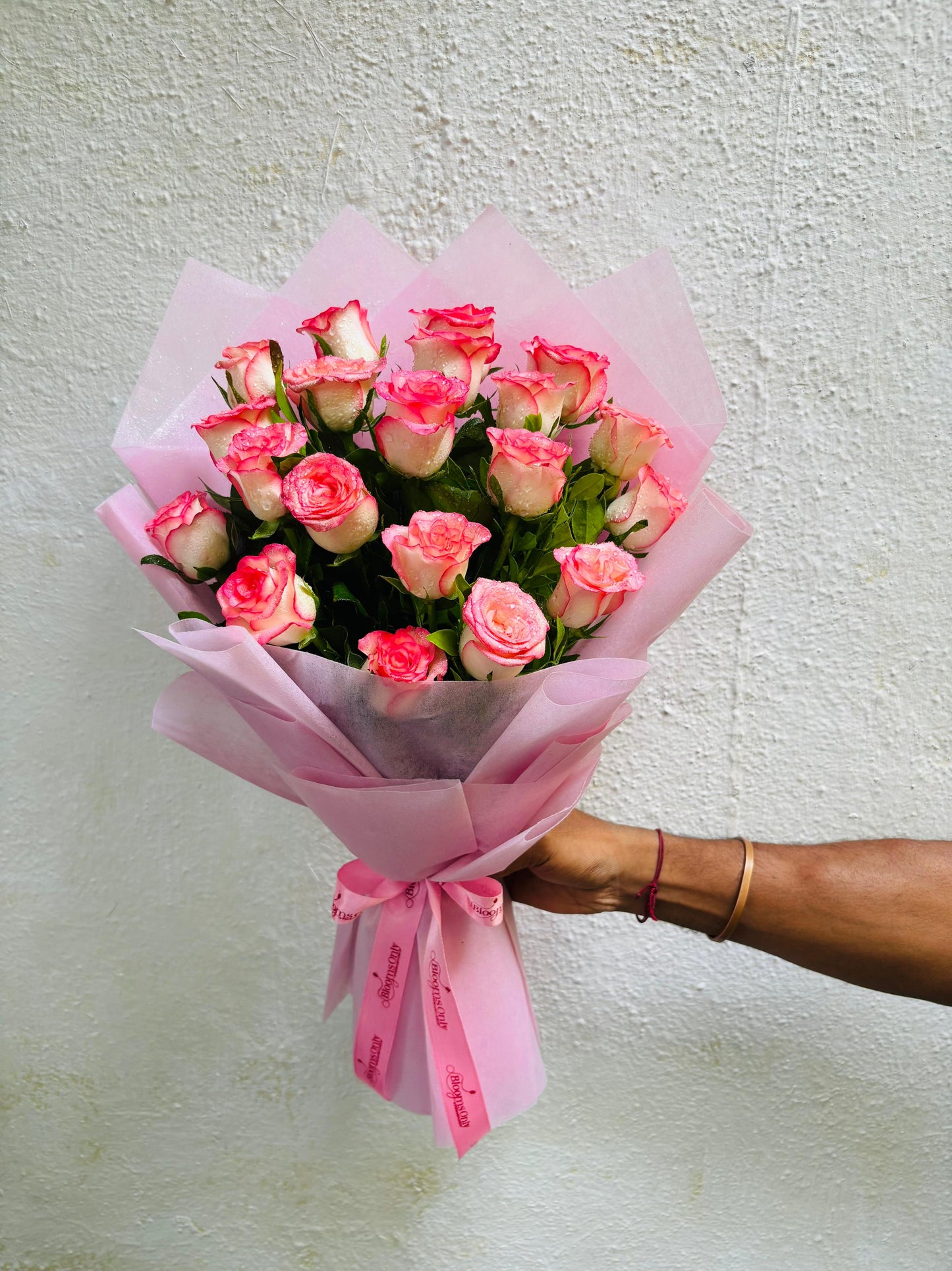 20 Jumilia Roses Hand Bouquet