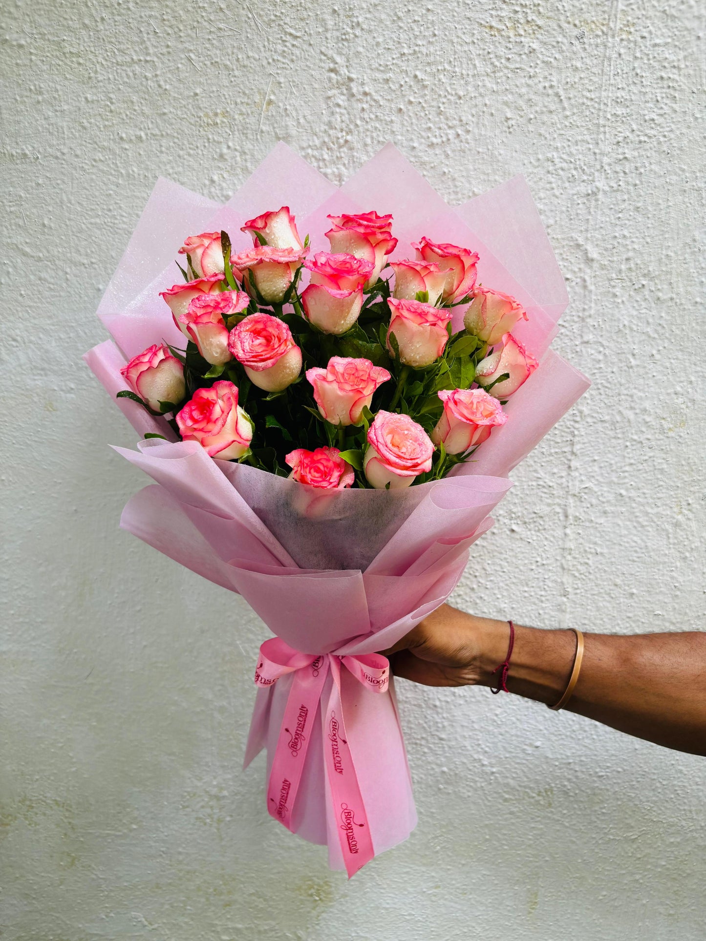 20 Jumilia Roses Hand Bouquet