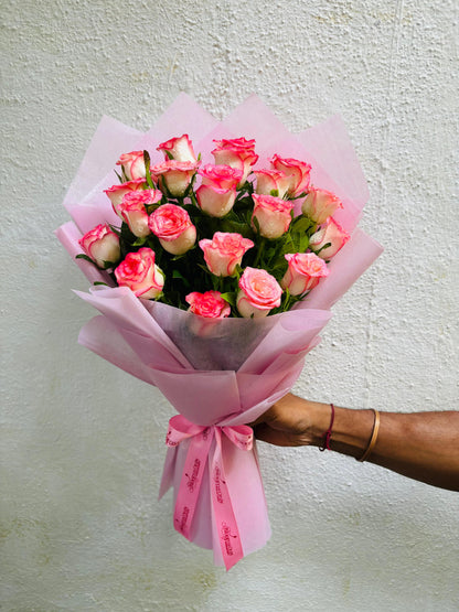 20 Jumilia Roses Hand Bouquet