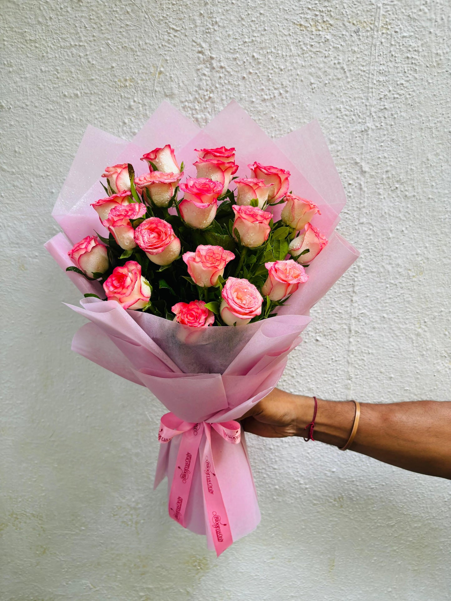 20 Jumilia Roses Hand Bouquet